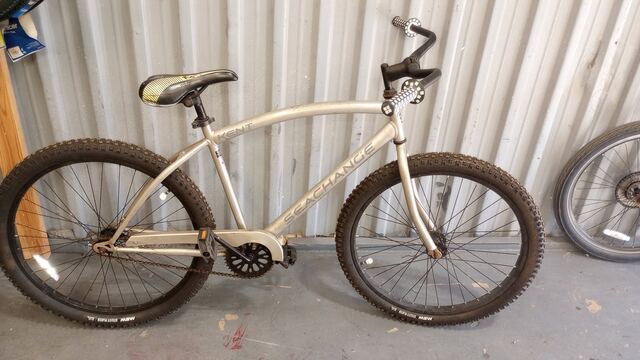 Cream cruiser with balloon tires