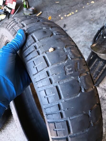 Checking a worn tire casing for damage